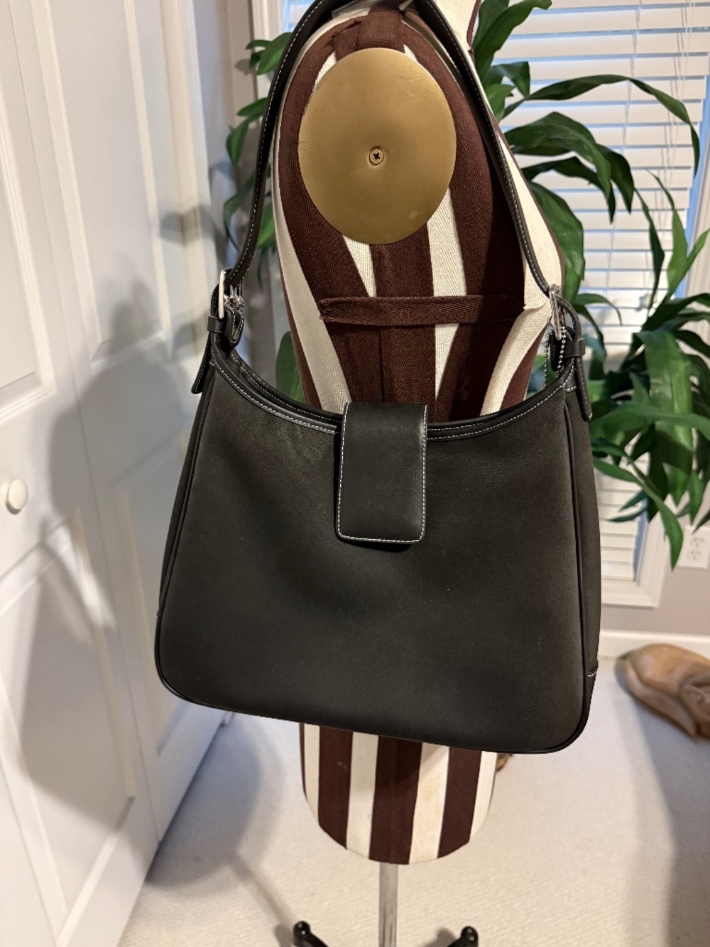Coach Hamptons Black Canvas Shoulder Bag Vintage Hang Tag 7701 Classic